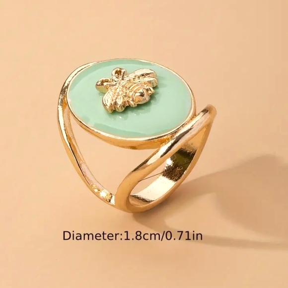 Oval Ice Green & Gold Bee Statement Ring - Picture 2 of 4